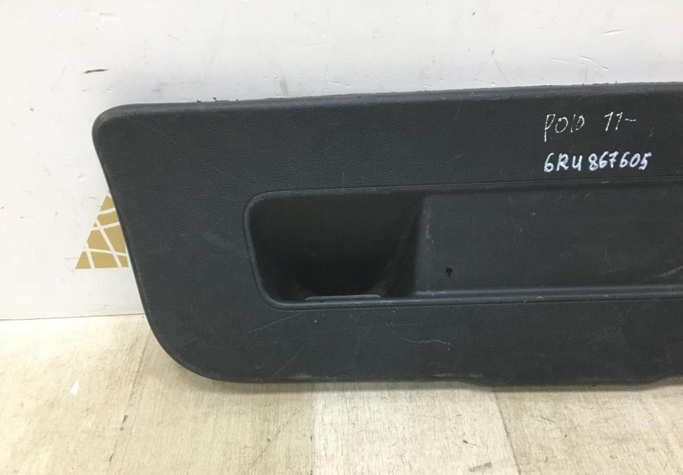 Обивка крышки багажника Volkswagen Polo 5 2009  oem 6RU867605