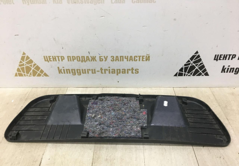 Обивка крышки багажника Volkswagen Polo 5 2009  oem 6RU867605