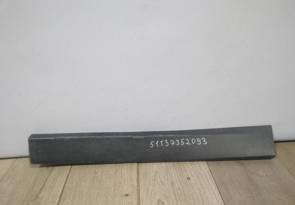 Молдинг двери задний левый бу BMW X1 F48 OEM 51137352093