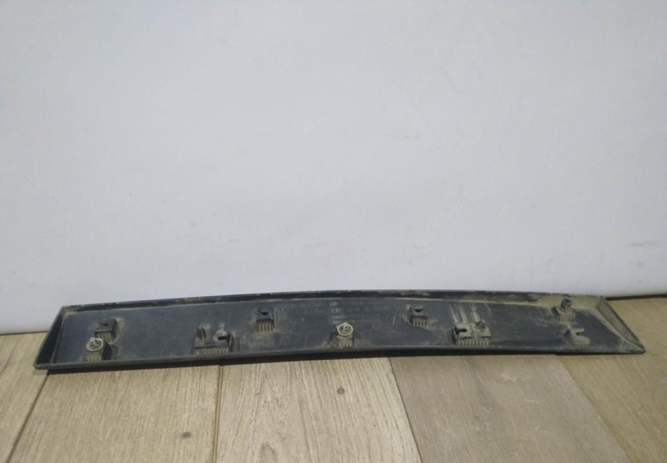 Молдинг двери задний левый бу BMW X1 F48 OEM 51137352093