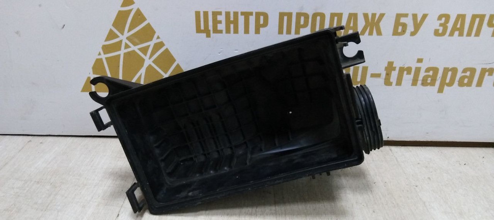 Корпус воздушного фильтра нижний Hyundai Solaris 2 17-20 oem 28112h8100