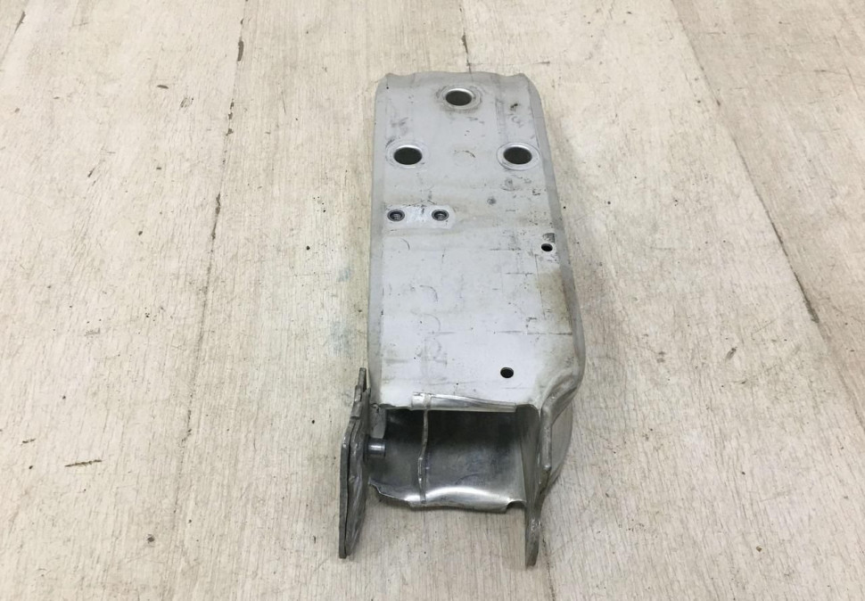 Кронштейн переднего усилителя левый BMW 1 F20 OEM 51117266191 Кронштейн переднего усилителя левый BMW 1 F20 OEM 51117266191