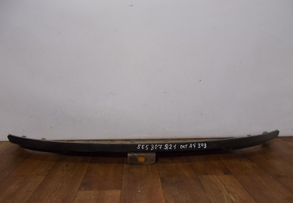 Спойлер заднего бампера бу Skoda Octavia A7 OEM 5E5807521
