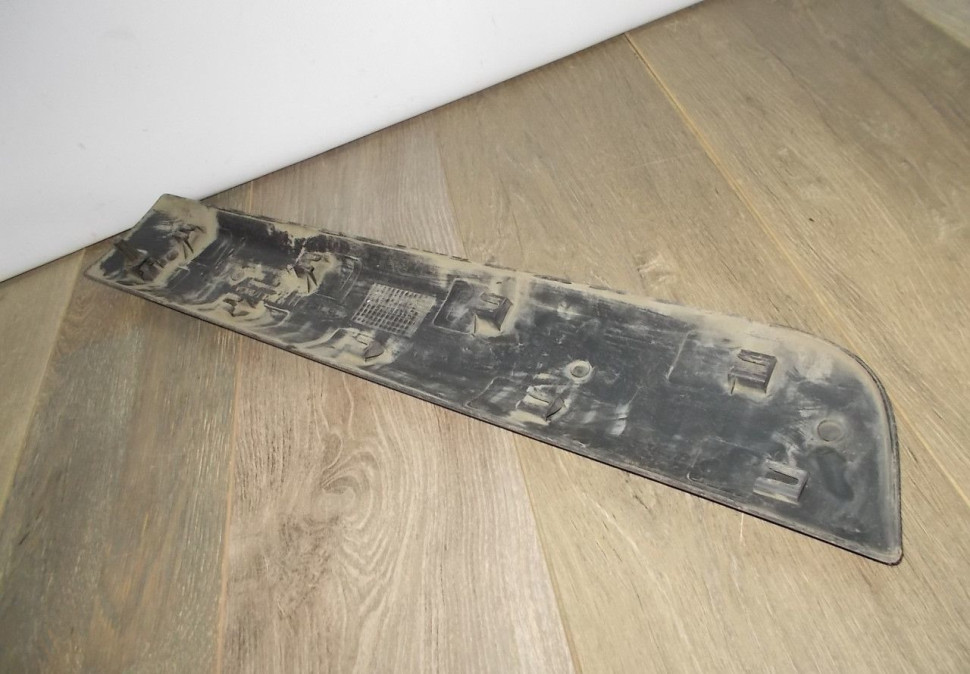 Молдинг задней левой двери бу Renault Sandero OEM 8200735133 Молдинг задней левой двери бу Renault Sandero OEM 8200735133