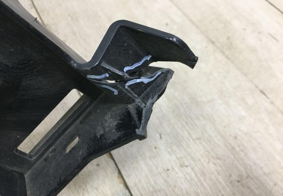 Кронштейн заднего бампера левый BMW X1 F48 OEM 51127381119