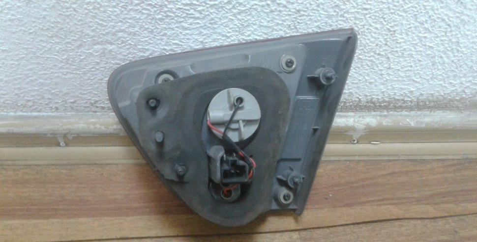 Фонарь левый внутренний Hyundai Elantra HD oem 924032H010