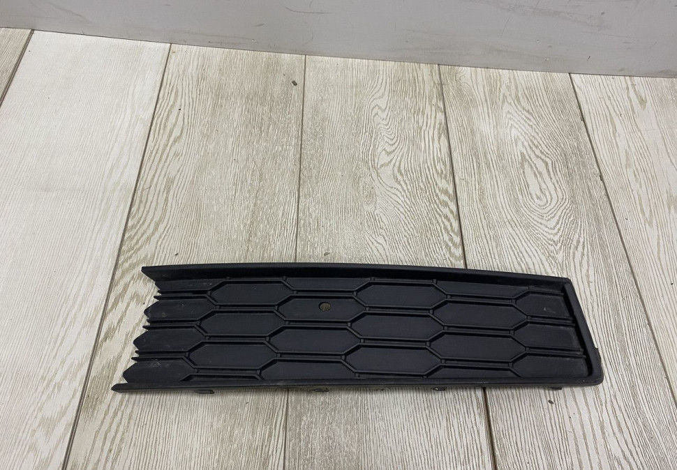 Решетка бампера левая Skoda Rapid 2 OEM 60U807681A