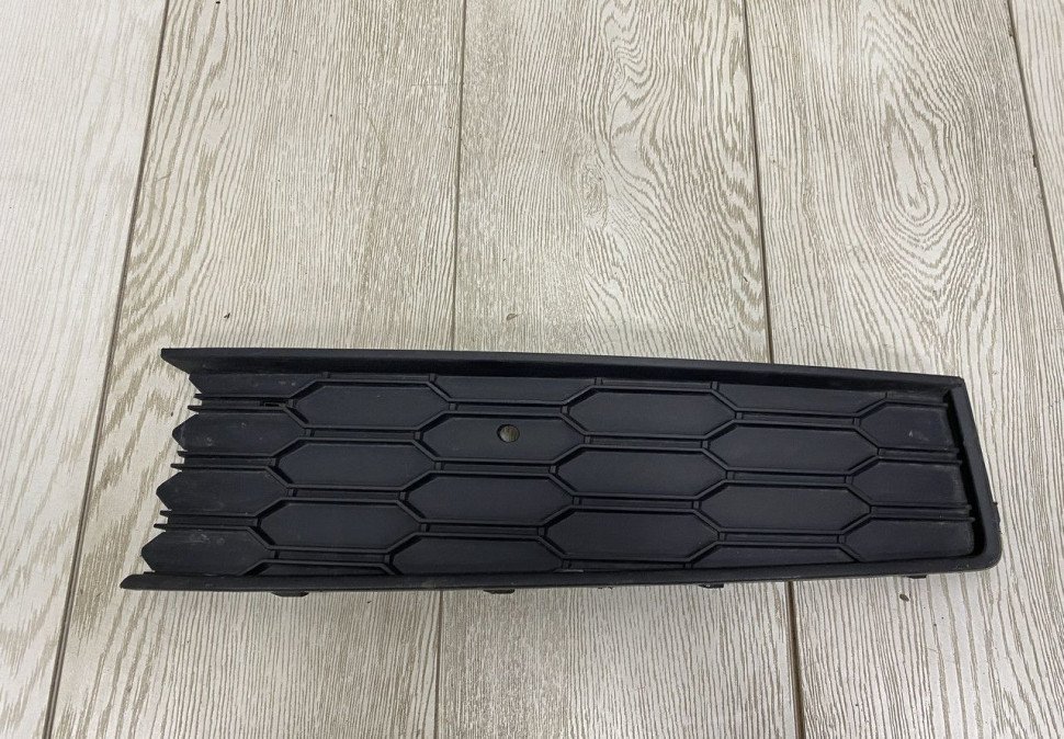 Решетка бампера левая Skoda Rapid 2 OEM 60U807681A