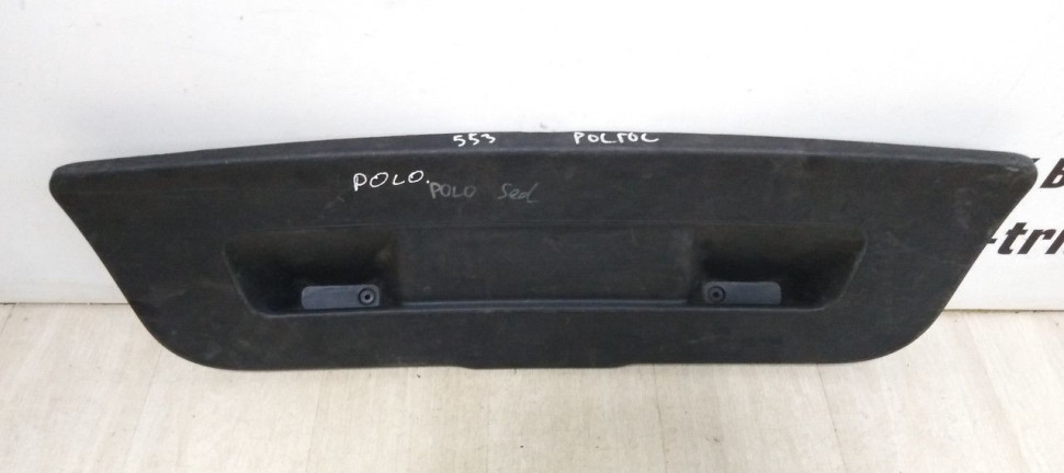 Обшивка крышки багажника Volkswagen Polo седан oem 6ru867605 (скл-3)