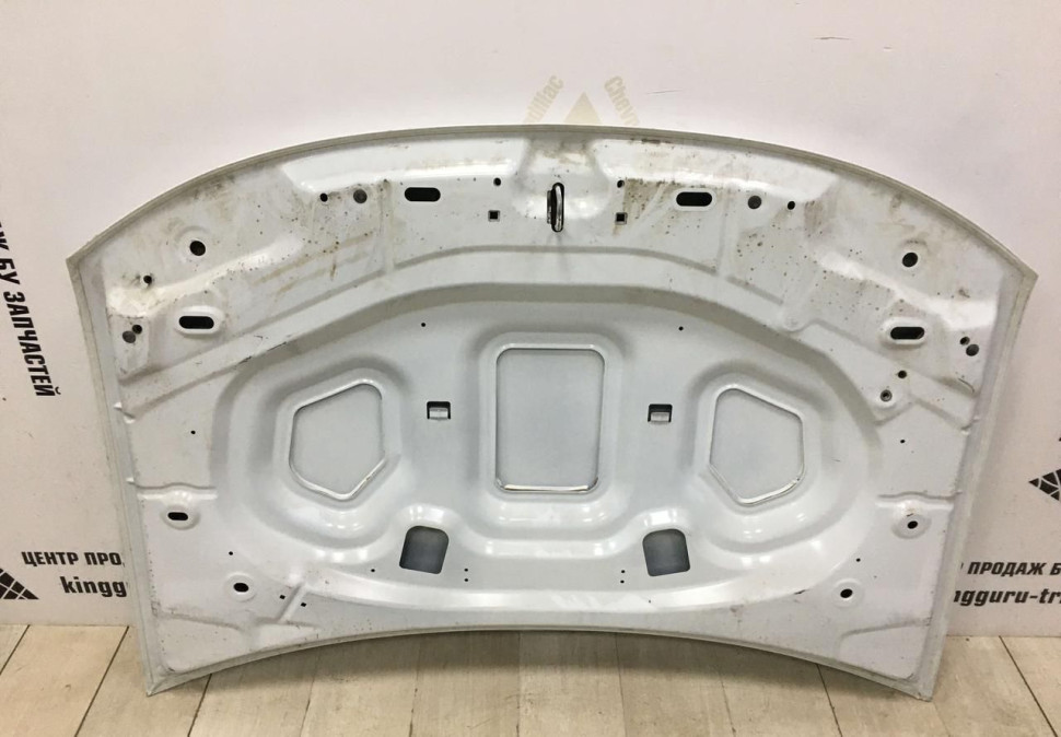 Капот Renault Duster OEM 651000987R