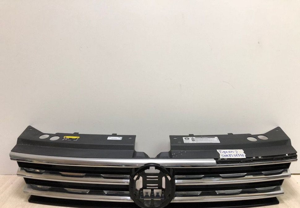 Решетка радиатора Volkswagen Tiguan 2 (16>) oem 5na853651g (трещина) (слом.мал.часть.)