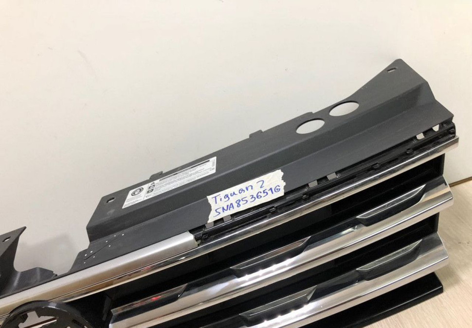 Решетка радиатора Volkswagen Tiguan 2 (16>) oem 5na853651g (трещина) (слом.мал.часть.) Решетка радиатора Volkswagen Tiguan 2 (16>) oem 5na853651g (трещина) (слом.мал.часть.)