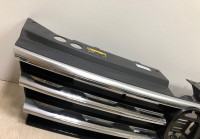 Решетка радиатора Volkswagen Tiguan 2 (16>) oem 5na853651g (трещина) (слом.мал.часть.)