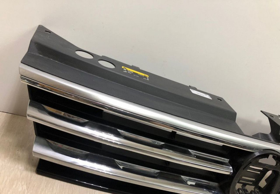 Решетка радиатора Volkswagen Tiguan 2 (16>) oem 5na853651g (трещина) (слом.мал.часть.) Решетка радиатора Volkswagen Tiguan 2 (16>) oem 5na853651g (трещина) (слом.мал.часть.)