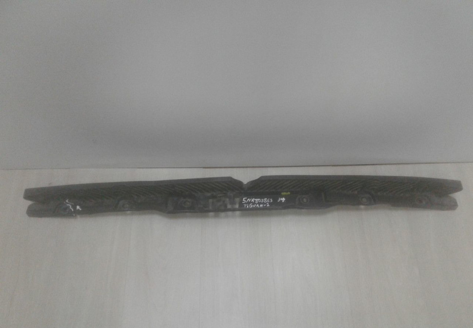 Кронштейн заднего бампера Volkswagen Tiguan 2 oem 5nr807863 (трещина)