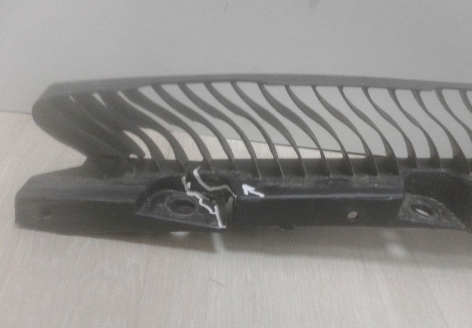 Кронштейн заднего бампера Volkswagen Tiguan 2 oem 5nr807863 (трещина)