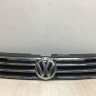 Решетка радиатора Volkswagen Touareg NF (14>) oem 7P6853653 (трещина) Решетка радиатора Volkswagen Touareg NF (14>) oem 7P6853653 (трещина)