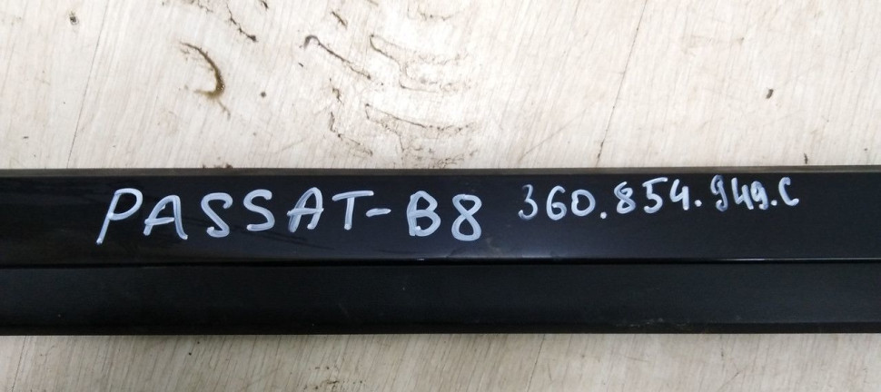 Молдинг двери задний левый Volkswagen Passat B8 2014> oem 3G0854949C