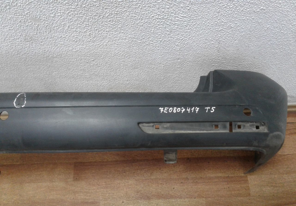 Бампер задний Volkswagen Transporter T5  (дефект) oem 7e0807417