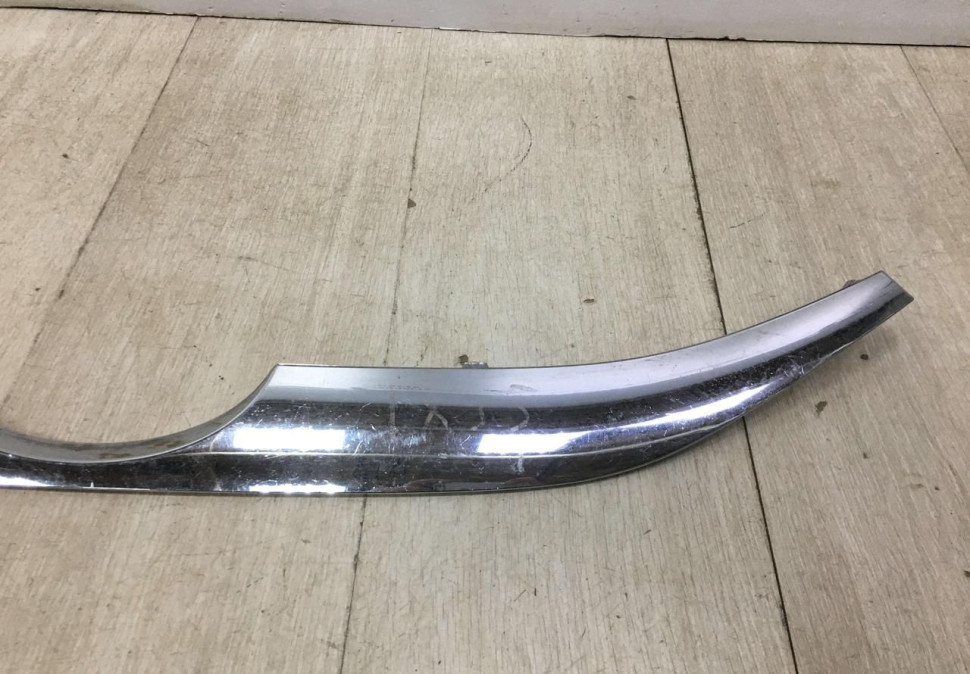 Молдинг решетки радиатора Hyundai IX35 (10-15) oem 863522Y000