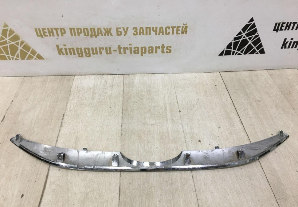Молдинг решетки радиатора Hyundai IX35 (10-15) oem 863522Y000