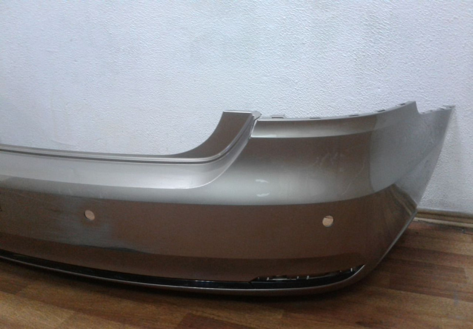 Бампер задний с молдингом Volkswagen Polo рестайл седан oem 6ru807421 (мал. трещ.) Бампер задний с молдингом Volkswagen Polo рестайл седан oem 6ru807421 (мал. трещ.)