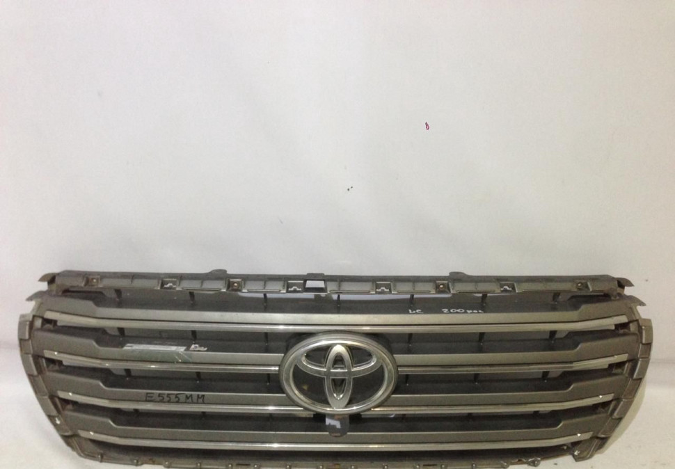 Решетка радиатора Toyota Land Cruiser 200 oem 5311460110
