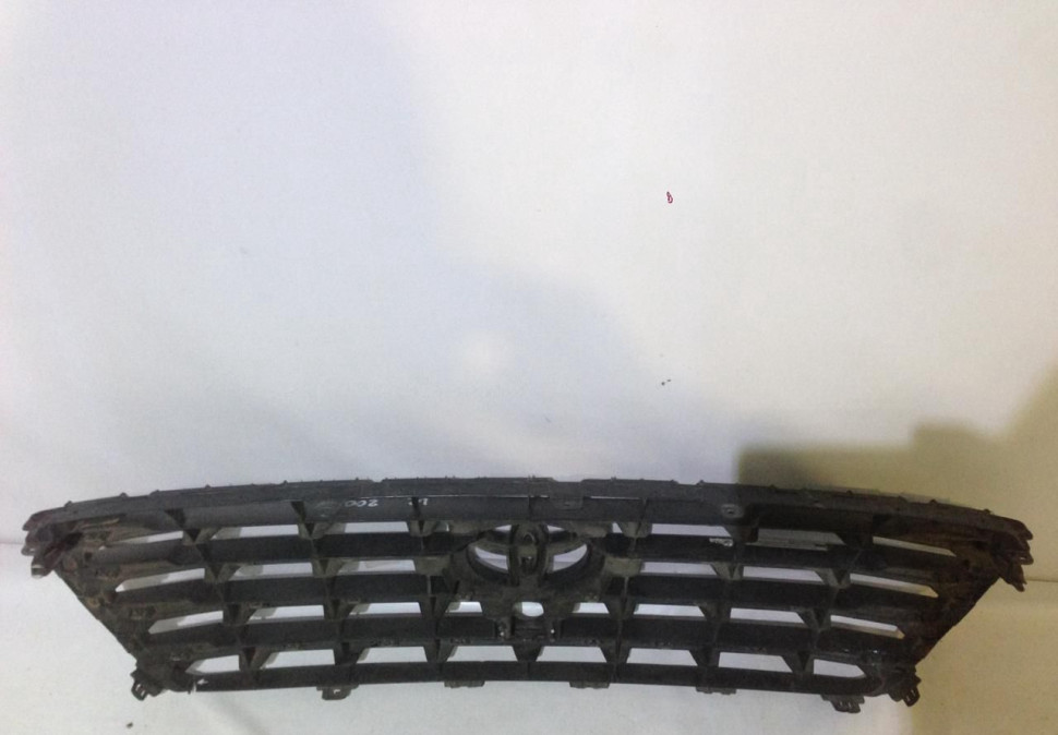 Решетка радиатора Toyota Land Cruiser 200 oem 5311460110