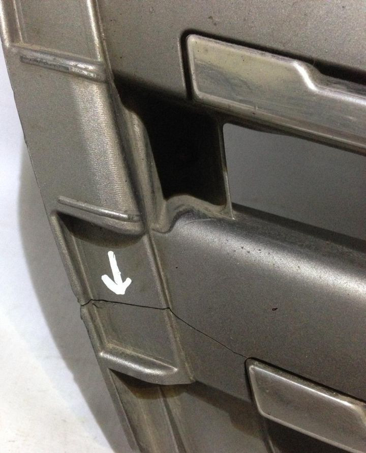 Решетка радиатора Toyota Land Cruiser 200 oem 5311460110