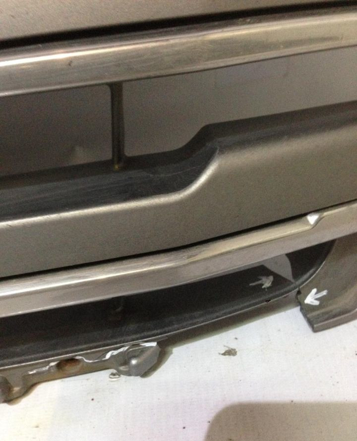 Решетка радиатора Toyota Land Cruiser 200 oem 5311460110