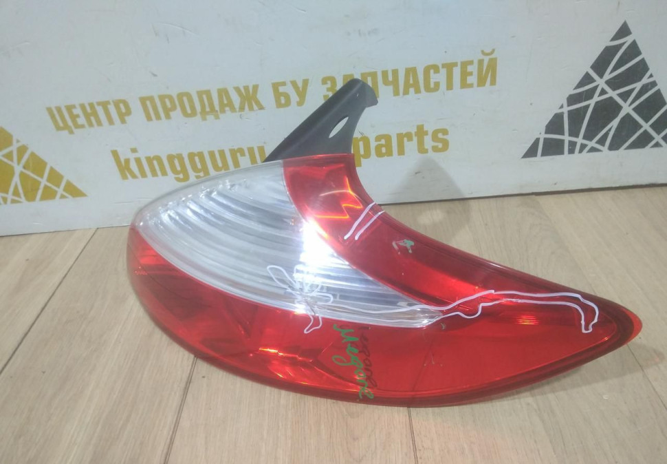 Фонарь правый внешний Renault Megane 3 Рено Меган 3 OEM 265500036R Фонарь правый внешний Renault Megane 3 Рено Меган 3 OEM 265500036R