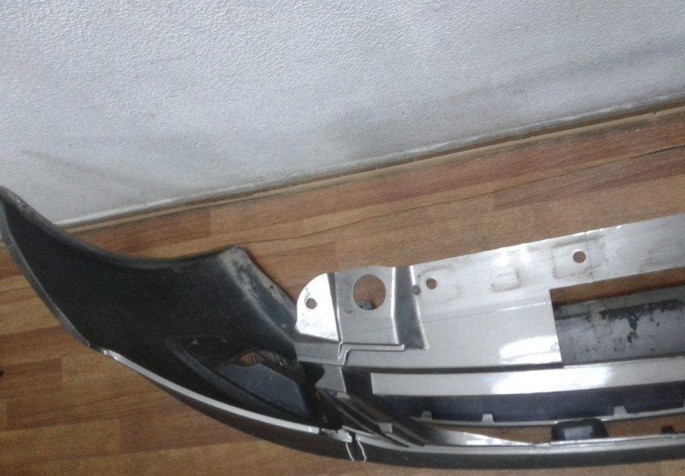 Бампер передний Lada Granta oem 2191280301501 (трещина) Бампер передний Lada Granta oem 2191280301501 (трещина)