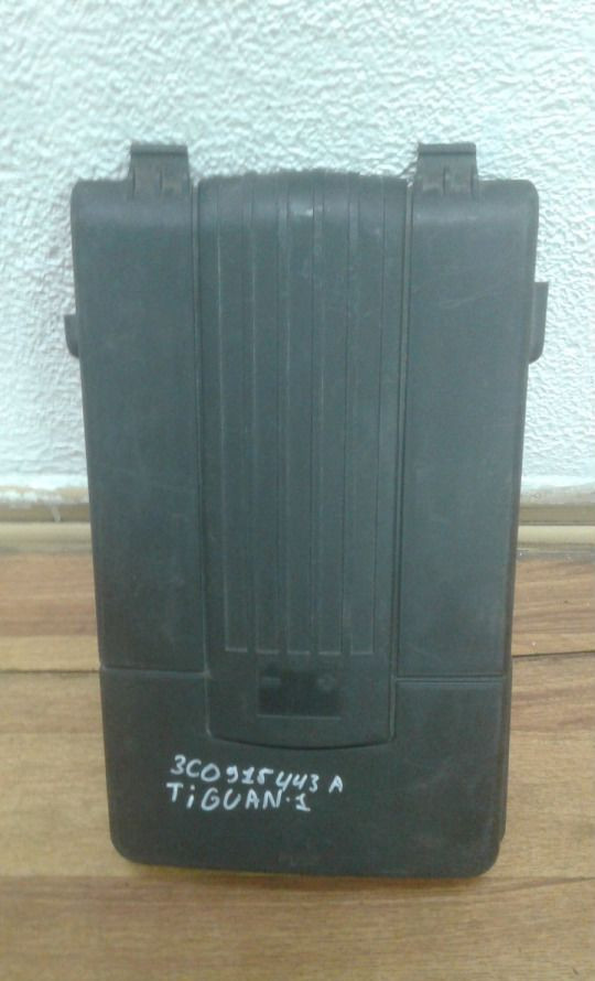 Крышка АКБ Volkswagen Tiguan 1 oem 3c0915443a