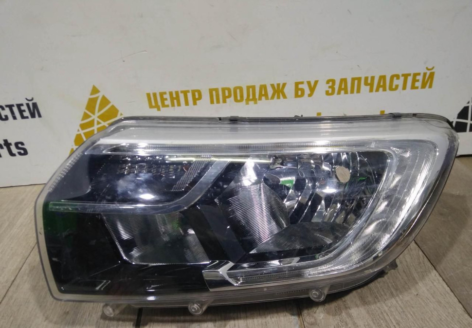 Фара левая бу Renault Logan 2 рестайлинг OEM 260601719R