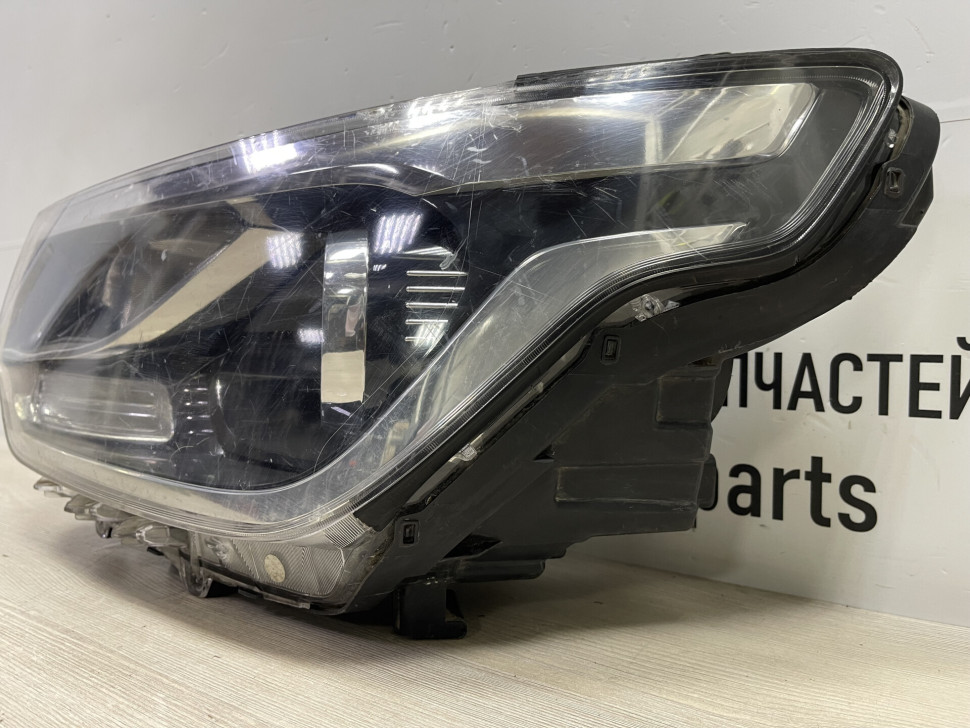 Фара левая Hyundai Starex H1 oem 921014H610 (трещ. креплений) Фара левая Hyundai Starex H1 oem 921014H610 (трещ. креплений)