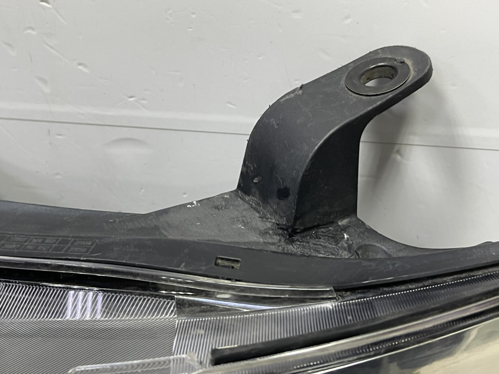 Фара левая Hyundai Starex H1 oem 921014H610 (трещ. креплений) Фара левая Hyundai Starex H1 oem 921014H610 (трещ. креплений)