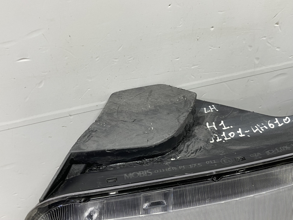 Фара левая Hyundai Starex H1 oem 921014H610 (трещ. креплений) Фара левая Hyundai Starex H1 oem 921014H610 (трещ. креплений)