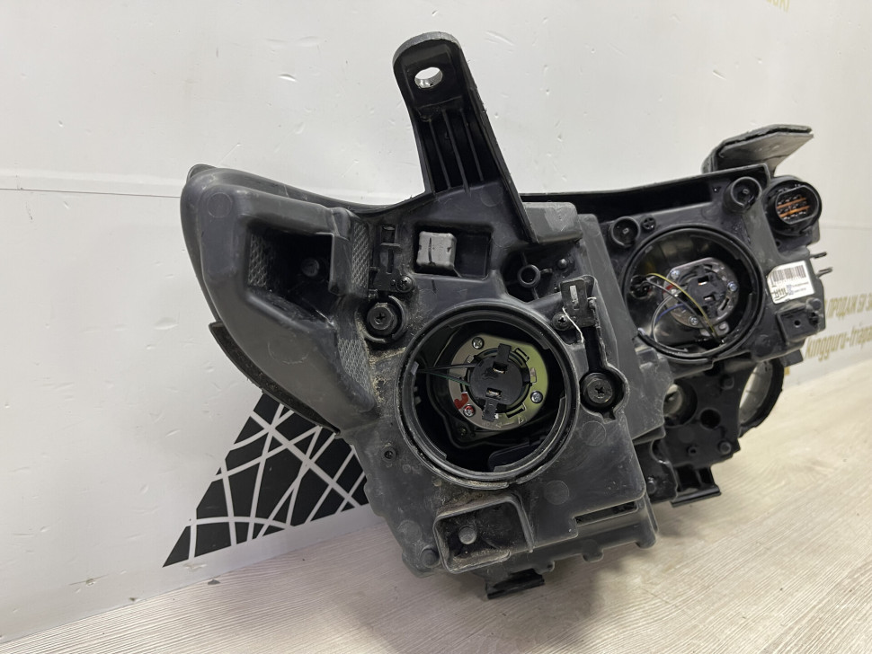 Фара левая Hyundai Starex H1 oem 921014H610 (трещ. креплений) Фара левая Hyundai Starex H1 oem 921014H610 (трещ. креплений)