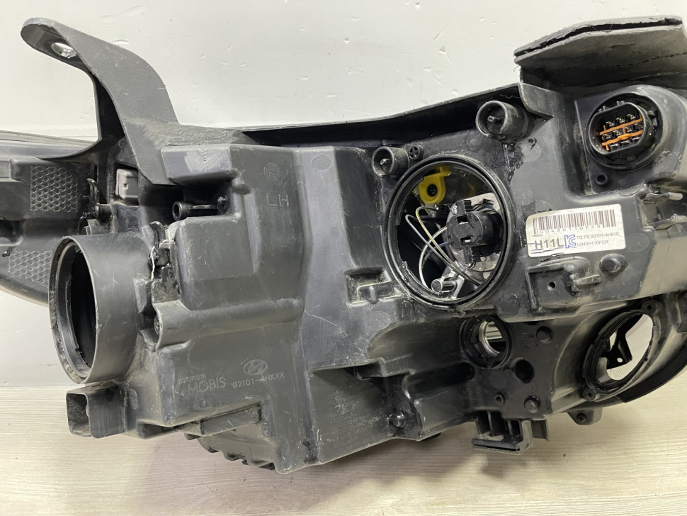 Фара левая Hyundai Starex H1 oem 921014H610 (трещ. креплений) Фара левая Hyundai Starex H1 oem 921014H610 (трещ. креплений)
