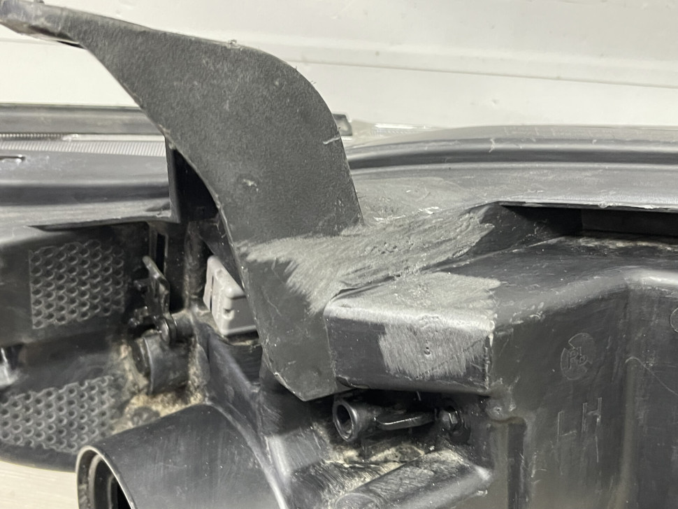 Фара левая Hyundai Starex H1 oem 921014H610 (трещ. креплений) Фара левая Hyundai Starex H1 oem 921014H610 (трещ. креплений)