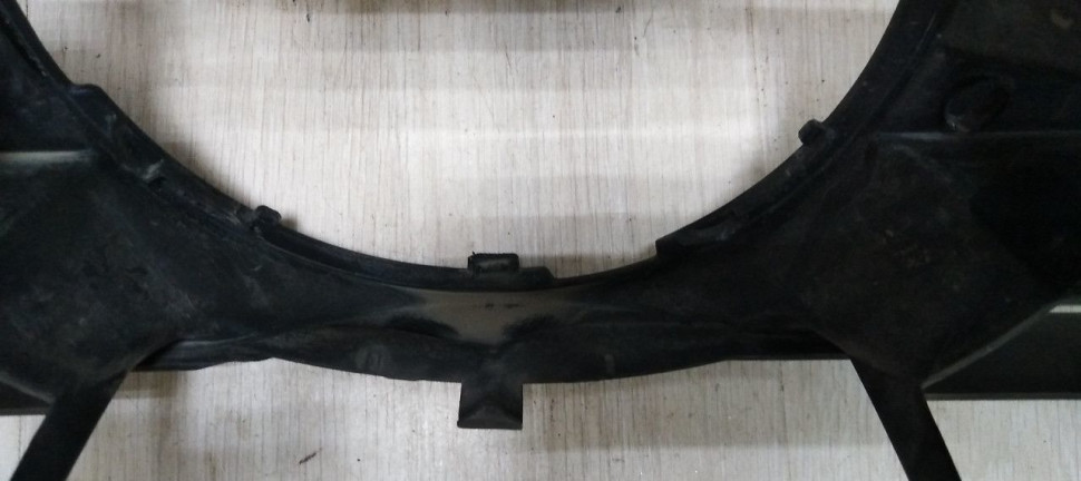 Решетка радиатора Volkswagen Transporter T5 рест (09-15) oem 7E0853653 (скл-3)
