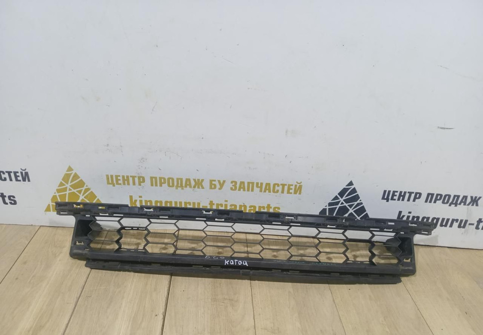 Решетка переднего бампера бу Skoda Karoq OEM 57A853677A