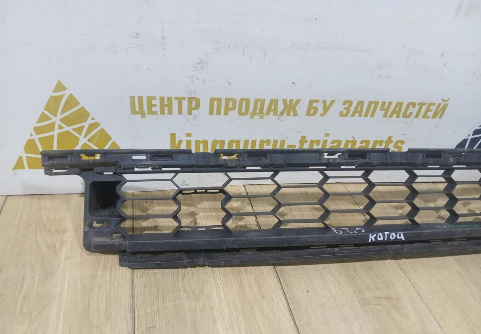 Решетка переднего бампера бу Skoda Karoq OEM 57A853677A