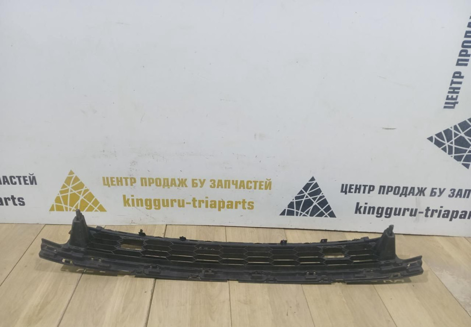 Решетка переднего бампера бу Skoda Karoq OEM 57A853677A