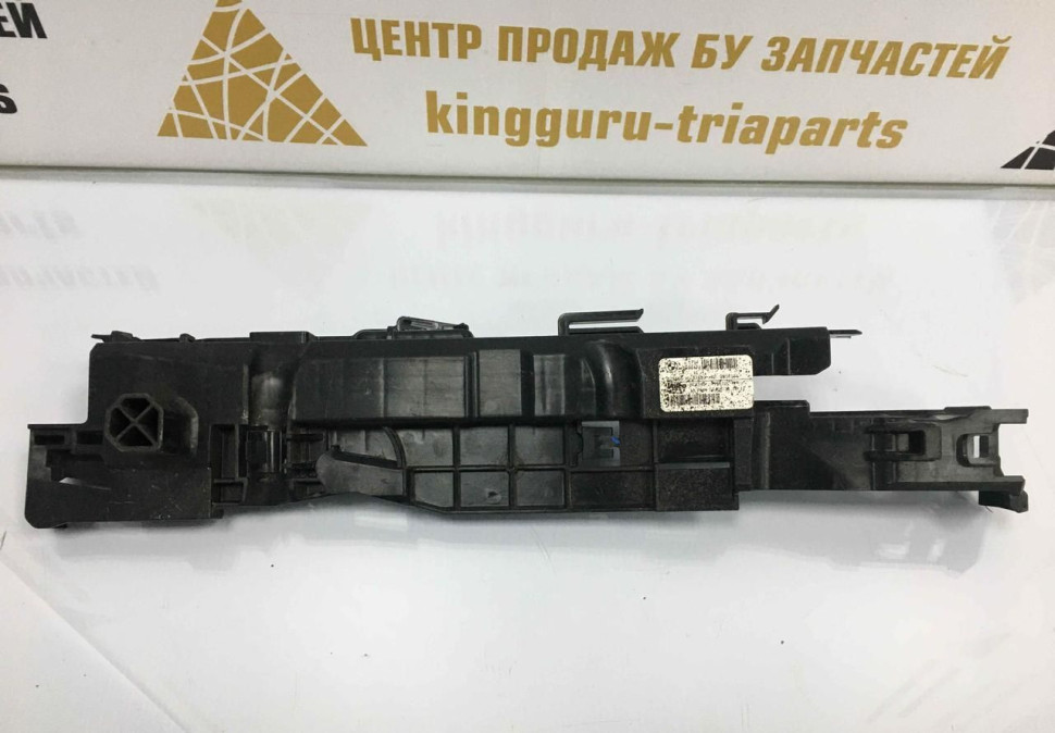 Щиток кассеты радиатора левый BMW G20 320i oem8666840