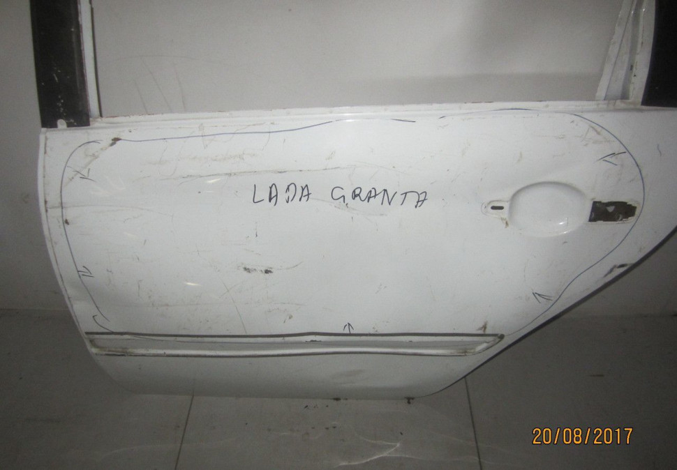 Дверь задняя левая Lada Granta лифтбек (вмятины)