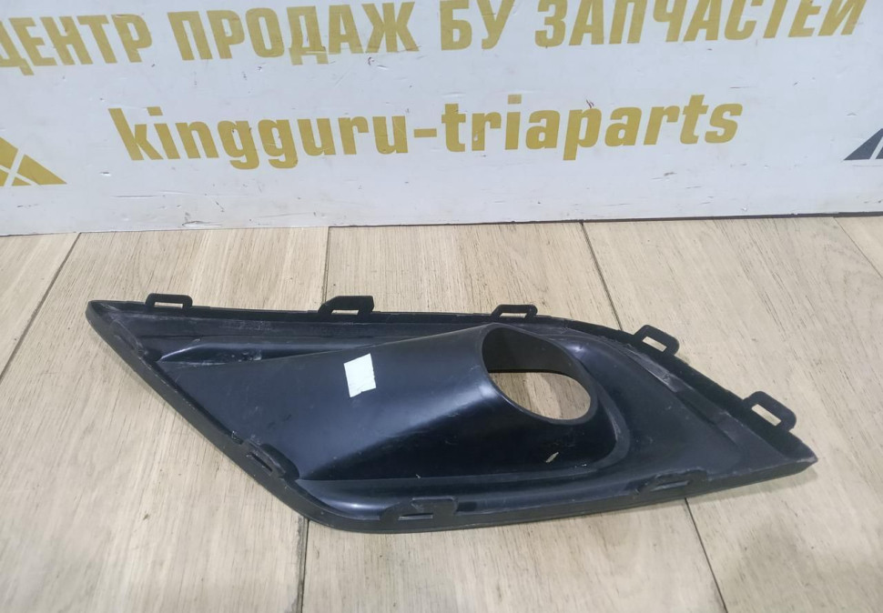 Решетка бампера правая бу Renault Arkana OEM 261A22688R