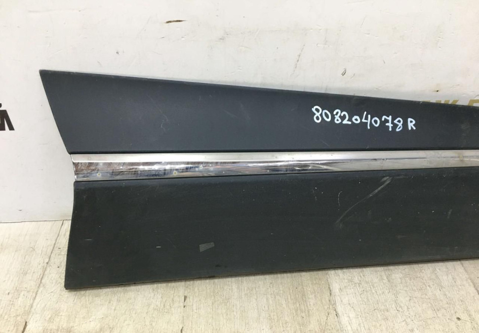 Молдинг двери передний правый Renault Kaptur OEM 808204078R Молдинг двери передний правый Renault Kaptur OEM 808204078R
