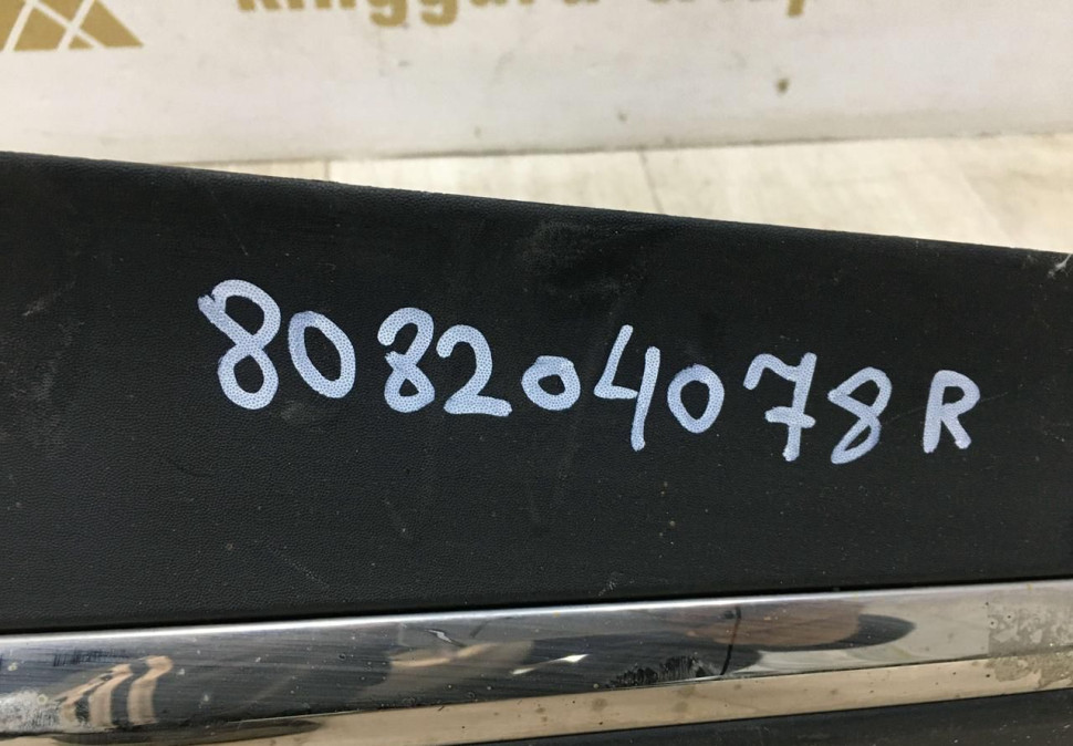 Молдинг двери передний правый Renault Kaptur OEM 808204078R Молдинг двери передний правый Renault Kaptur OEM 808204078R