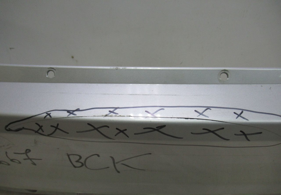 Бампер задний Lada Vesta oem 8450006699 (трещина) (скл-3) Бампер задний Lada Vesta oem 8450006699 (трещина) (скл-3)